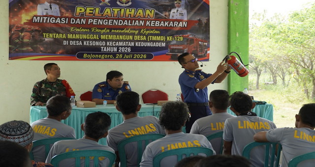 You are currently viewing TMMD 129 Bojonegoro: Sinergi Damkarmat dan TNI Tempa Ketangguhan Warga Kesongo Hadapi Kebakaran