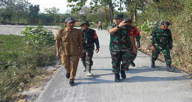 You are currently viewing Presisi di Setiap Sudut: Rajut Masa Depan Lewat Jalan Beton TMMD 129 Bojonegoro di Kedungpandan