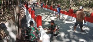 Read more about the article Jembatan Harapan Dibangun Bersama, Babinsa dan Warga Candimulyo Perkuat Semangat Gotong Royong