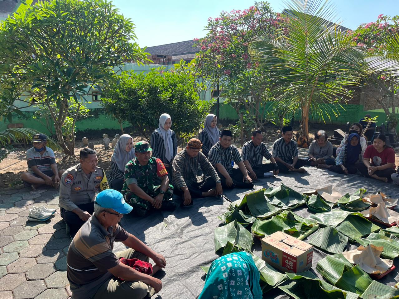 Read more about the article Menjaga Tradisi, Menumbuhkan Harmoni, Babinsa Hadiri Tasyakuran Bersih Desa Demangan