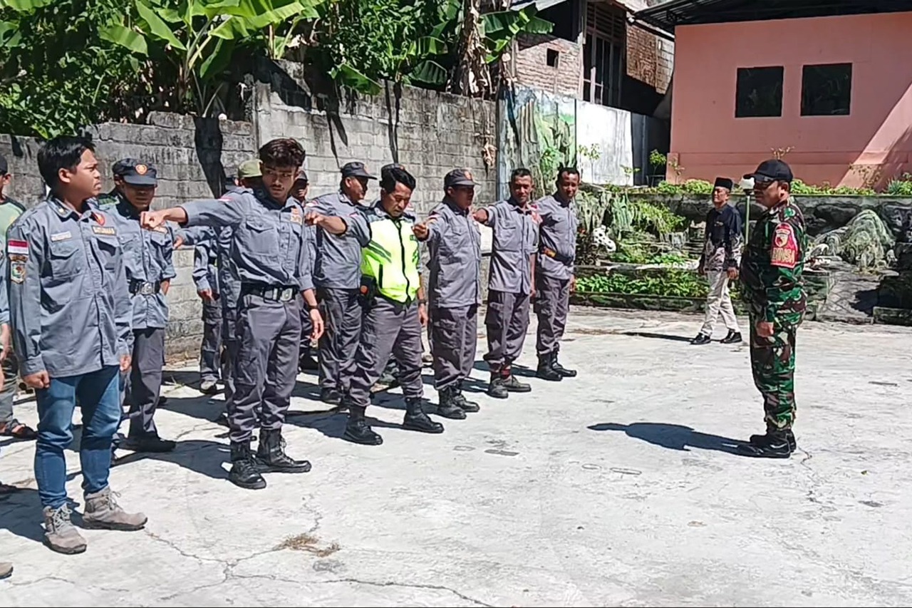 Read more about the article TNI-Polri Tingkatkan Kapasitas Satlinmas Desa Wonokerto untuk Perkuat Keamanan Wilayah