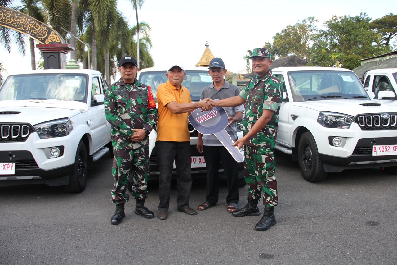 Read more about the article Kodim 0806/Trenggalek Salurkan 50 Mobil Pickup untuk Perkuat Operasional Koperasi Merah Putih
