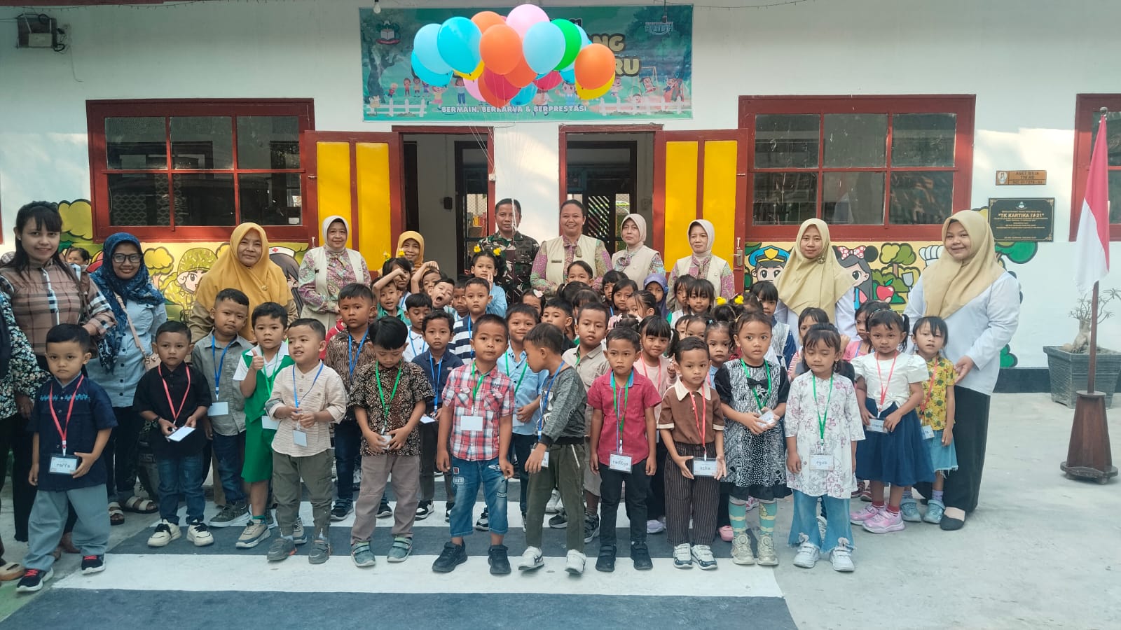 Read more about the article Balon Harapan Mengudara, Dandim Madiun Sambut Langkah Pertama Siswa TK Kartika IV-21
