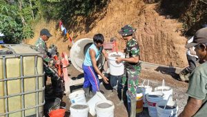 Read more about the article Gotong Royong Satgas TMMD Bersama Warga, Ringankan Pengerjaan Jalan Penghubung Watuduwur-Kalibawang