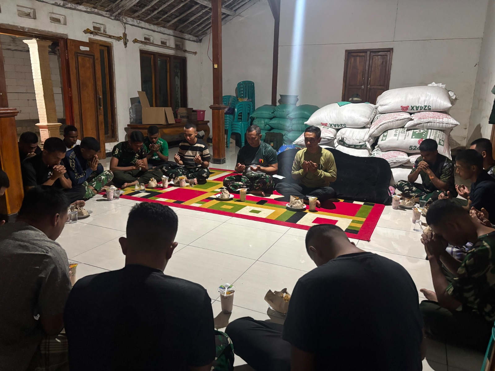 You are currently viewing Panen Melimpah, Warga dan Satgas TMMD 129 Bojonegoro Gelar Tasyakuran