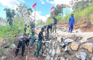 Read more about the article Kehadiran Prajurit TNI di Desa Bulu Lor Tuai Pujian