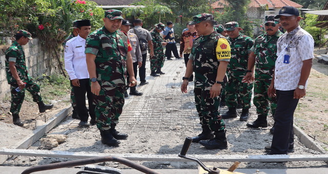 Read more about the article Ditinjau Tim Wasev Ster TNI, Pelaksanaan TMMD 129 di Kesongo Bojonegoro Panen Pujian