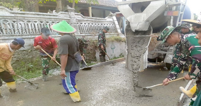 You are currently viewing Sentuhan Akhir TMMD 129 di Dusun Mundu: Asa Baru Warga Kesongo di Atas Jalan Beton