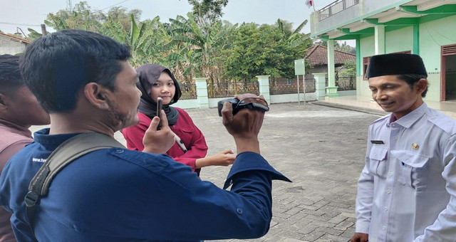 You are currently viewing Kades Kesongo Apresiasi Sinergitas TNI-Polri dan Pemkab Melalui TMMD 129 Bojonegoro