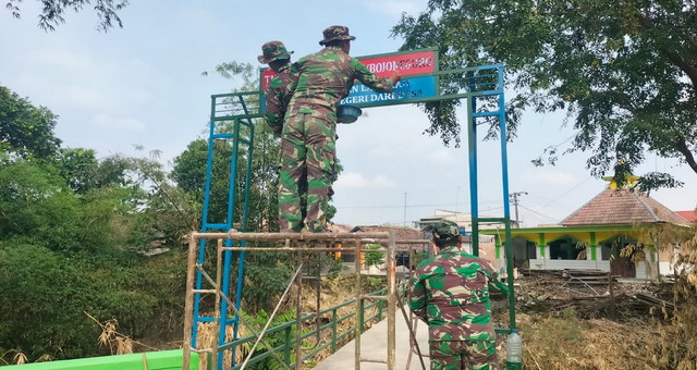 Read more about the article Menyambung Asa di Brang Etan: Senyum Warga Kesongo Saat TMMD 129 Bojonegoro Bangun Jembatan Impian