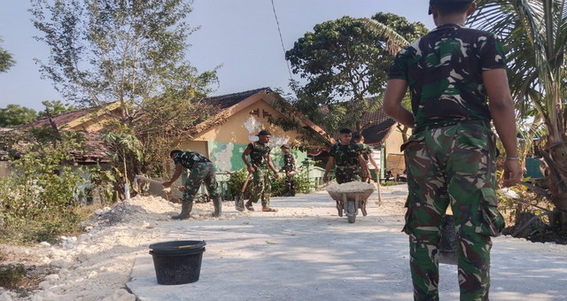 Read more about the article Ketika Gerobak Dorong dan Peluh Satgas TMMD 129 Bojonegoro Menyejahterakan Warga Kesongo