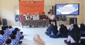 Read more about the article Sentuh Hati Generasi Muda: Satgas TMMD 129 Bojonegoro dan DP3AKB Edukasi Stunting, serta Kesehatan Reproduksi di Kesongo