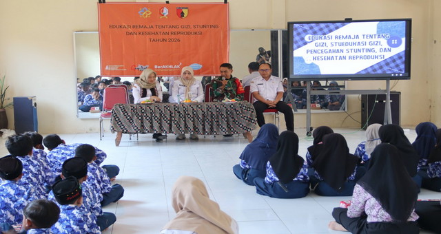 Read more about the article Sentuh Hati Generasi Muda: Satgas TMMD 129 Bojonegoro dan DP3AKB Edukasi Stunting, serta Kesehatan Reproduksi di Kesongo