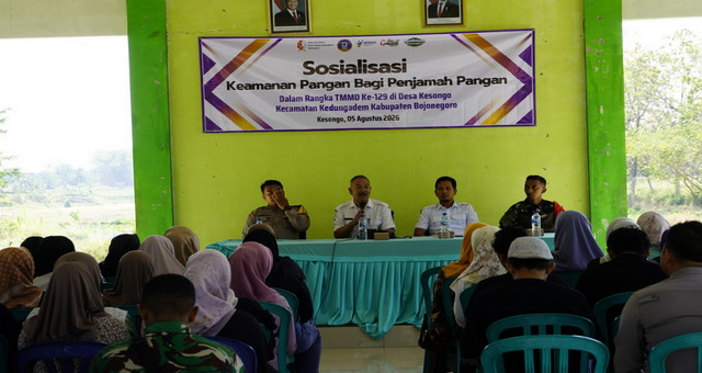 Read more about the article Wujudkan Generasi Sehat dan UMKM Naik Kelas: Satgas TMMD 129 Bojonegoro Bersama Dinkes Edukasi Keamanan Pangan di Kesongo