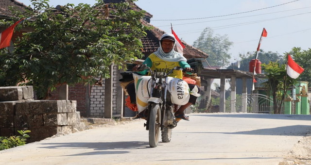 Read more about the article Senyum Warga Merekah: Jalan Beton TMMD 129 Bojonegoro di Kesongo Terwujud