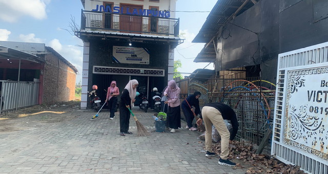 You are currently viewing JMSI Lampung dan Mahasiswa PKL UIN Raden Intan Gelar Jumat Bersih