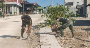 Read more about the article Merajut Asa di Dusun Krebet: Satgas TMMD 129 Bojonegoro dan Warga Kompak Perkuat Drainase