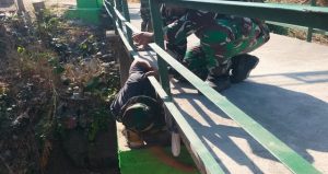Read more about the article Menyambung Asa di Atas Sungai: Satgas TMMD 129 Bojonegoro dan Warga Wujudkan Jembatan Brang Etan