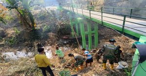 Read more about the article Cerita Satgas TMMD 129 Bojonegoro Rajut Kebersamaan di Jembatan Brang Etan