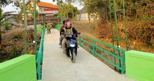 Read more about the article Wajah Baru Jembatan TMMD 129 Bojonegoro Brang Etan: Senyum Warga Kesongo Akhirnya Terukir