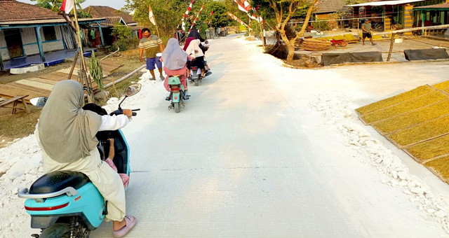 You are currently viewing Wajah Baru Desa Kesongo: Seluruh Pembangunan TMMD 129 Kodim 0813 Bojonegoro Rampung 100 Persen