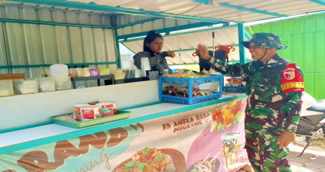 Read more about the article Bikin Rest Area Kesongo Makin ‘Aesthetic’ : TMMD 129 Bojonegoro Sulap Lapak UMKM Pakai Booth Container Modern