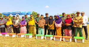 Read more about the article Penutupan TMMD ke-129 di Kesongo Bojonegoro Diwarnai Aksi Sosial Sembako