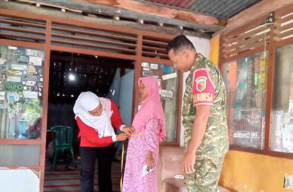Read more about the article Sehat Sejak Dini, Babinsa Garon Dampingi Warga di Posyandu Kedung Meneng
