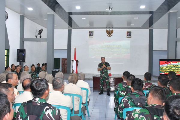 Read more about the article Jamdan, Dandim Ponorogo Ajak Anggota Terus Bekerja Maksimal dan Penuh Rasa Syukur