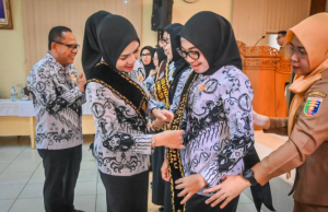 Read more about the article Bupati Way Kanan Dilantik Sebagai Ibunda Guru, Perkuat Sinergi Peningkatan Kualitas Pendidikan