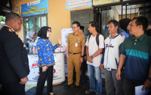 Read more about the article Pastikan Pelayanan Optimal, Bupati Ayu Tinjau Kantor Samsat Way Kanan