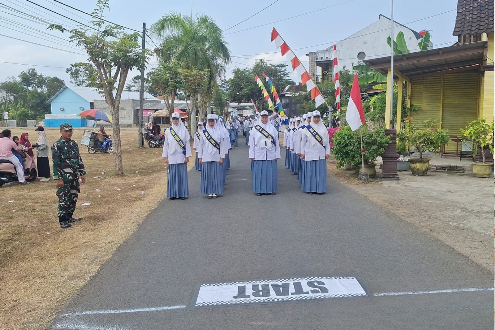 Read more about the article TNI-Polri Amankan Lomba Gerak Jalan HUT Ke-81 RI di Gandusari
