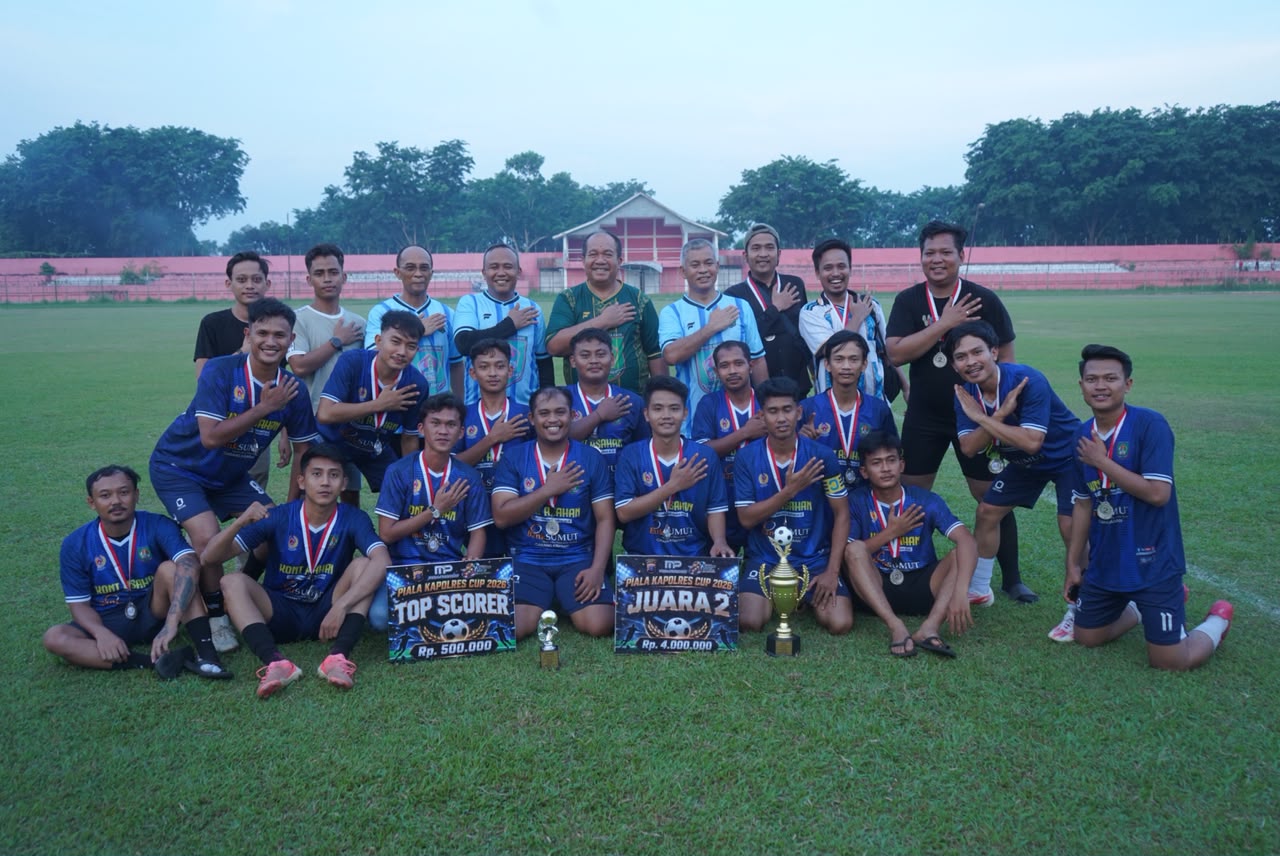 Read more about the article BUPATI ASAHAN IKUTI FUN MATCH FORKOPIMDA FC DAN SERAHKAN PIALA TURNAMEN SEPAK BOLA HUT BHAYANGKARA KE-80 TAHUN 2026