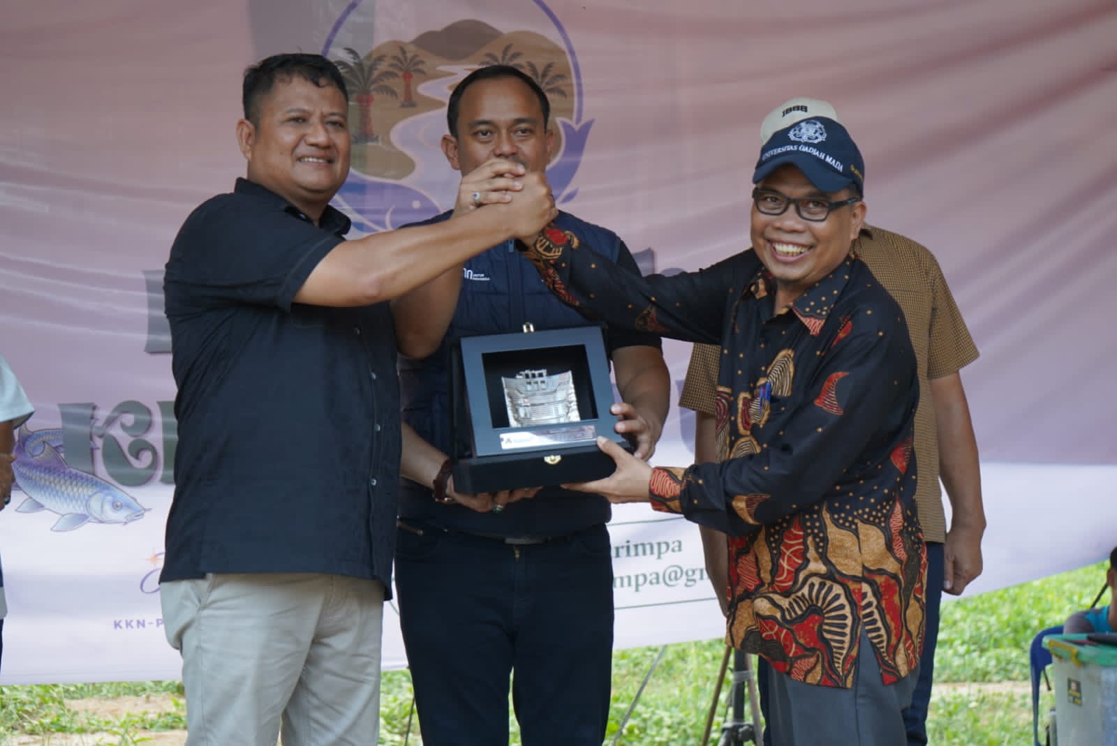Read more about the article SISA MAKANAN JADI PAKAN TERNAK, WABUP ASAHAN APRESIASI INOVASI KKN UGM