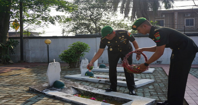 Read more about the article Korem 043/Gatam Kenang Jasa Pahlawan dan Teguhkan Pengabdian kepada Rakyat