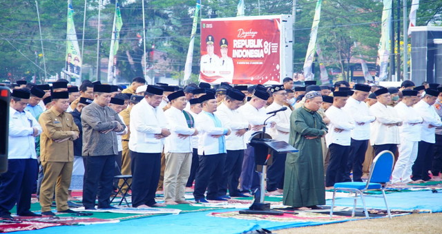 Read more about the article Shalat Istisqo Digelar untuk Memohon Hujan, dilanjutkan Bagikan Masker