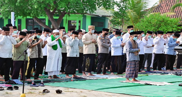 Read more about the article Pemkab dan Kemenag Lampung Selatan Satukan Doa dan Ikhtiar Lewat Salat Istisqa di 17 Kecamatan