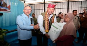 Read more about the article Menko Pangan Zulhas Pastikan Bantuan Beras untuk 33,2 Juta KPM Berlanjut hingga Akhir 2026