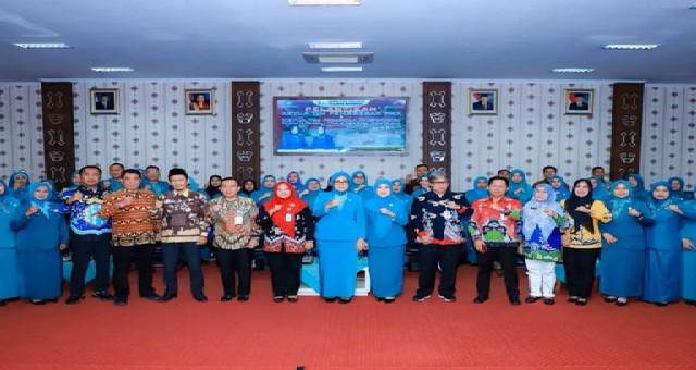Read more about the article Ketua TP PKK Tuba Lantik Tim Pembina Lima Kecamatan