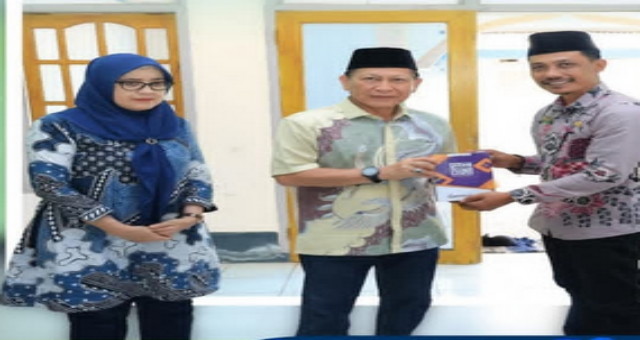You are currently viewing Bupati Qudrotul Ikhwan Serahkan Bantuan Al-Qur’an