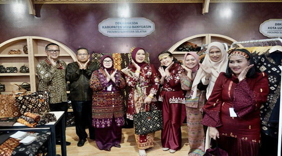 Read more about the article Gambo Muba Tampil dalam Fashion Show Sumatera Selatan