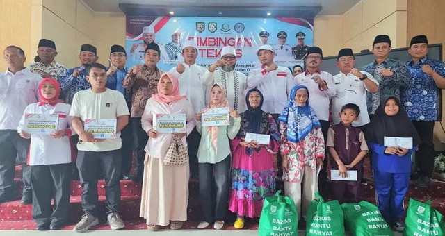 Read more about the article ‎Ketua BAZNAS Provinsi Bengkulu Dampingi Gubernur Salurkan Bantuan