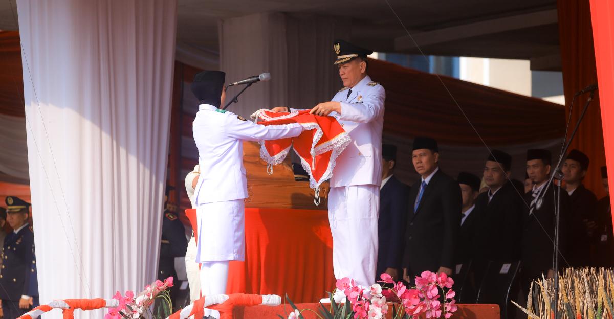 You are currently viewing Bupati Qudrotul Ikhwan Pimpin Upacara HUT ke-81 RI di Tulang Bawang