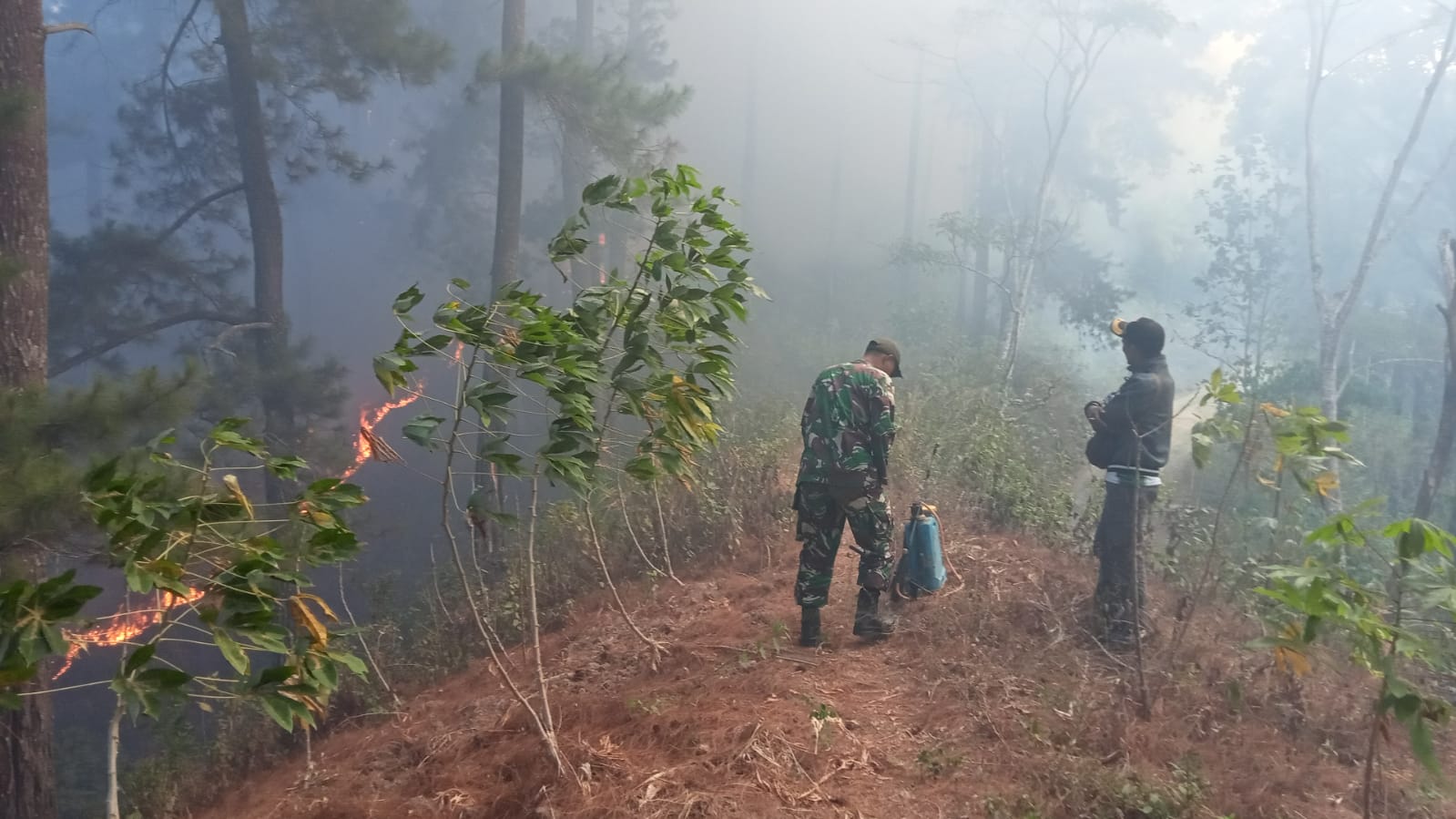 Read more about the article Terima Laporan Kebakaran, Anggota Kodim Ponorogo Respon Cepat