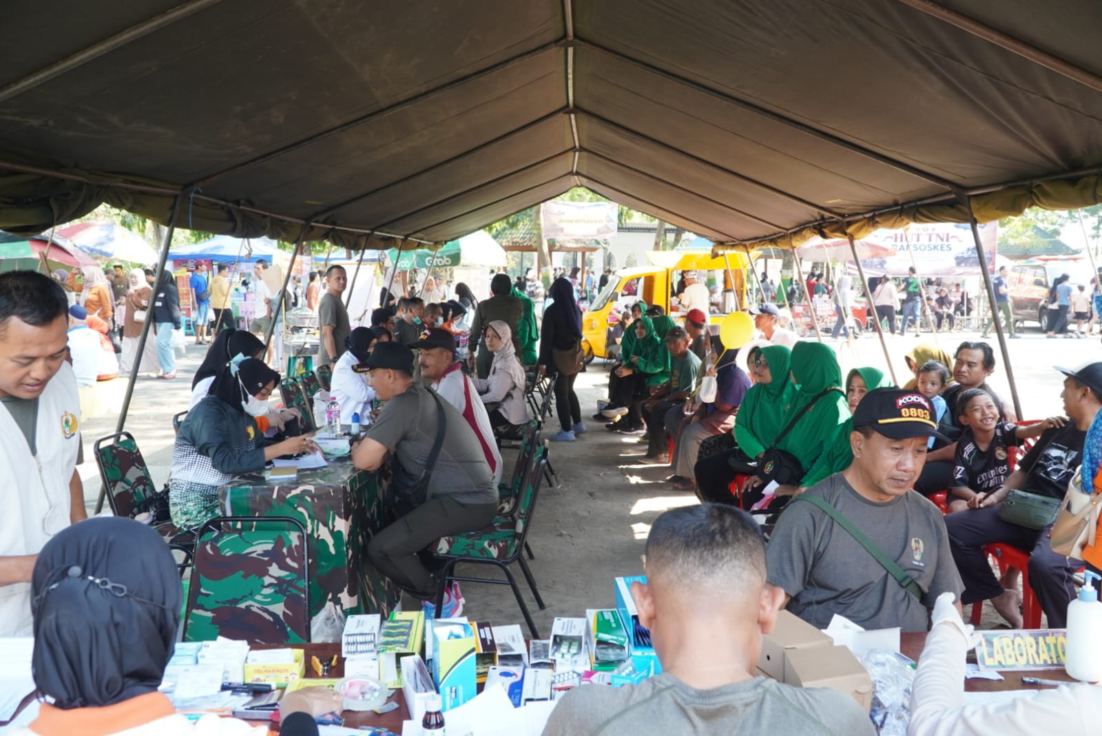 Read more about the article HUT ke-81 TNI, Kodim Madiun Hadirkan Layanan Kesehatan Gratis untuk Warga