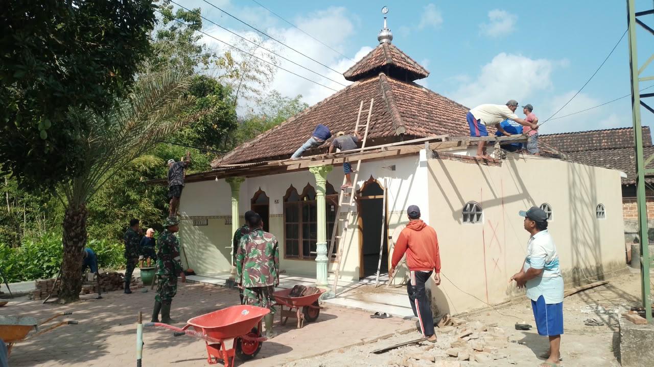 Read more about the article Pra TMMD ke-130, Kodim Tulungagung Bersama Warga Bongkar Awal Mushola Darurohman