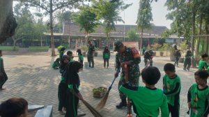 Read more about the article HUT ke 81 TNI, Kodim Ponorogo Adakan Karya Bakti Peduli Sampah Secara Tersebar