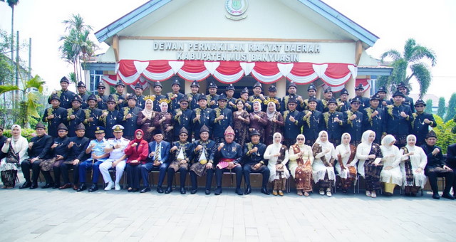 You are currently viewing Herman Deru Apresiasi Capaian Muba, Ketua DPRD Ajak Hadapi Tantangan dengan Gotong Royong