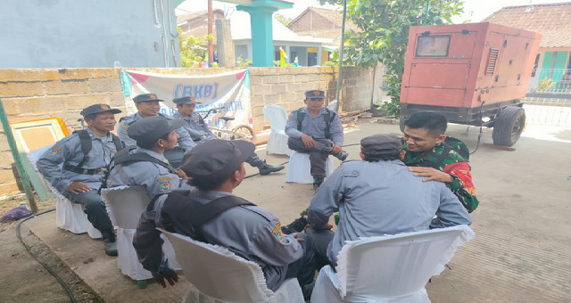 Read more about the article Usai Upacara Pembukaan TMMD, Babinsa Pererat Sinergi dengan Linmas melalui Komsos di Desa Sembung