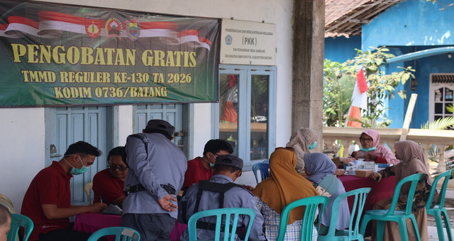 Read more about the article TMMD Reguler ke-130 Kodim Batang Hadirkan Pengobatan Gratis, Warga Desa Sembung Manfaatkan Layanan Kesehatan